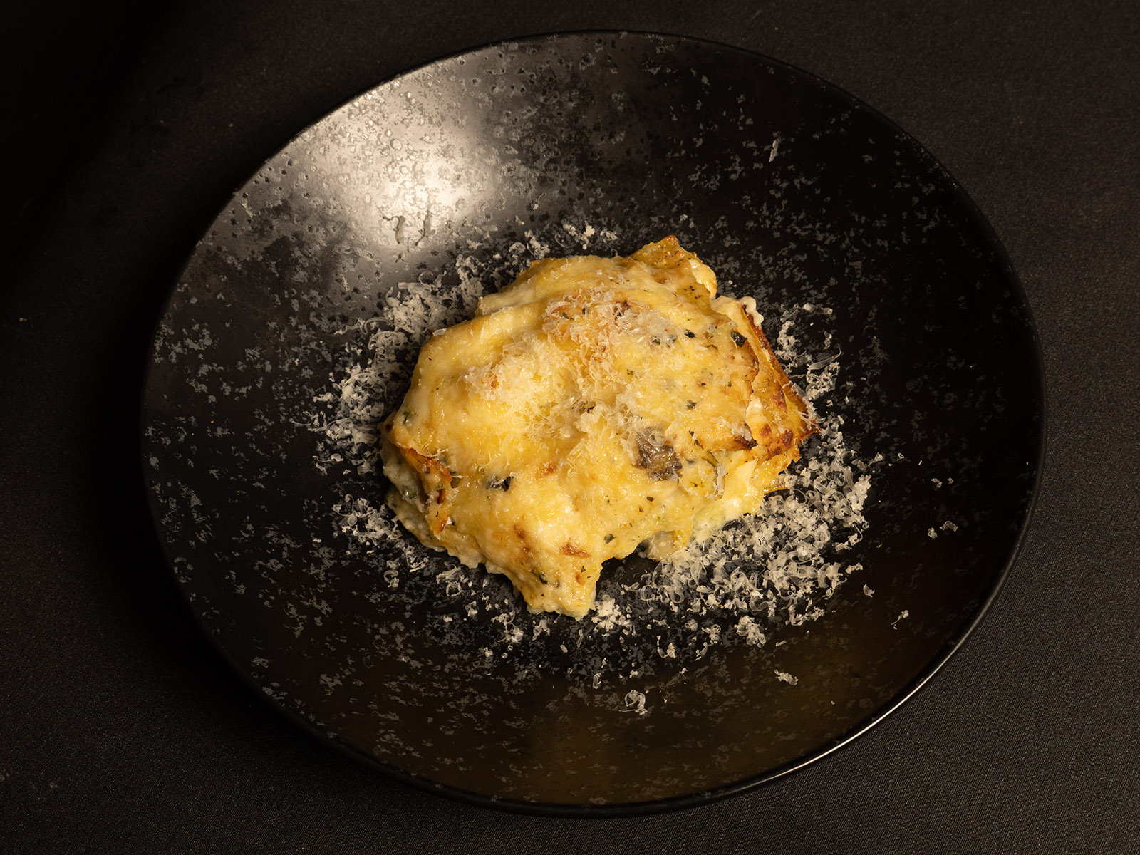 Lasagnetta al grano saraceno con porri, patate e toma