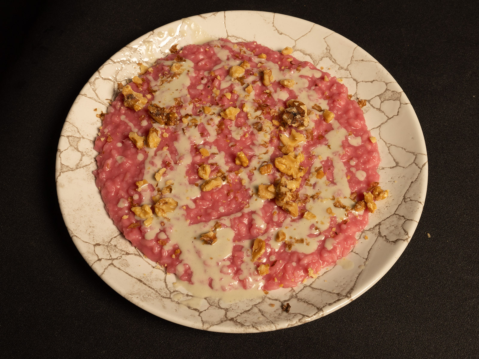 Risotto alla barbabietola con zola piccante e noci