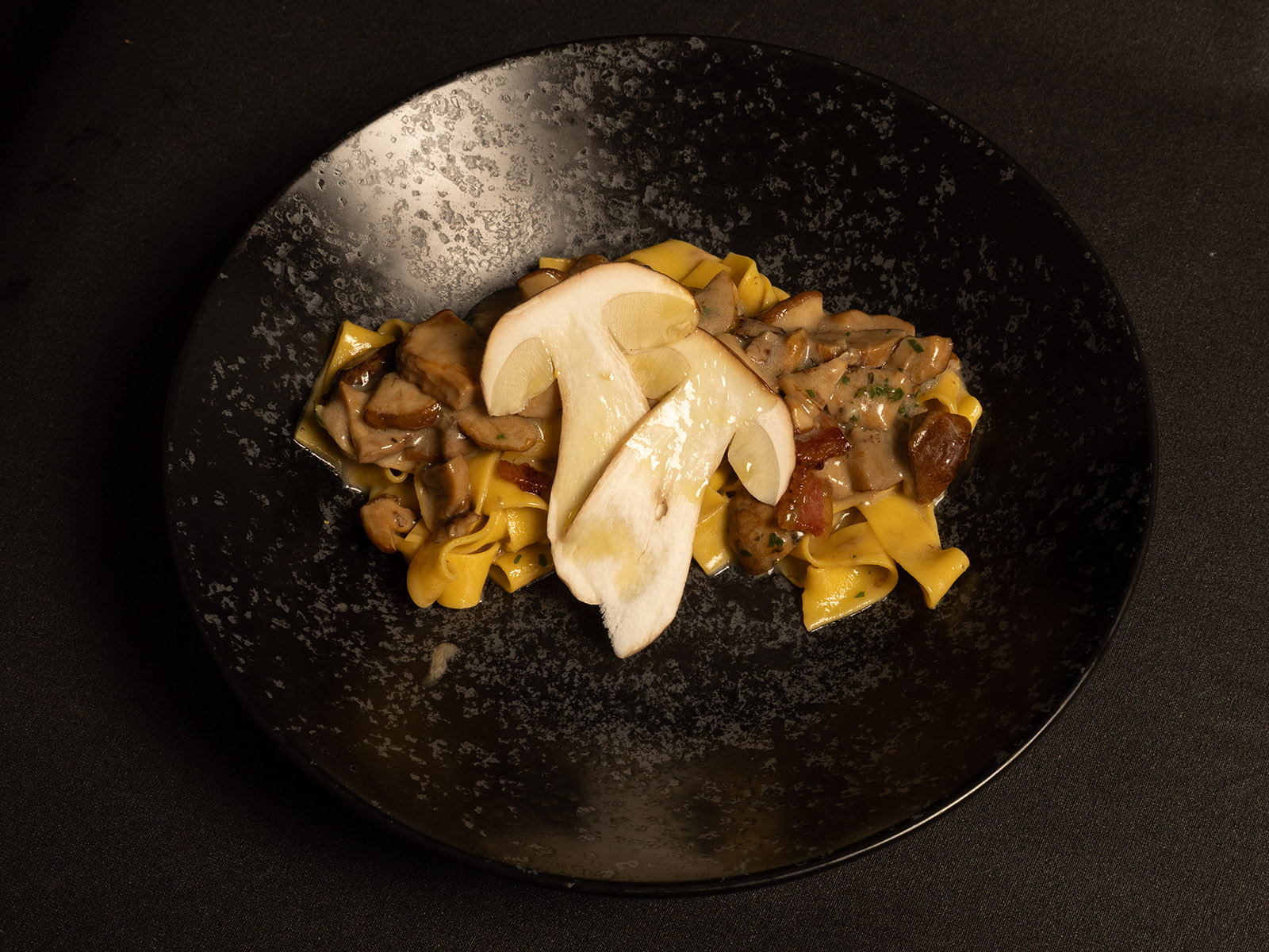 Tagliatella ai funghi porcini e guanciale croccante